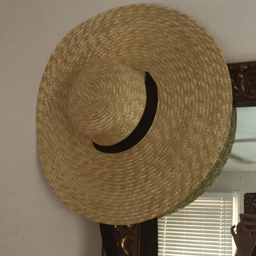 Straw hat with ribbon